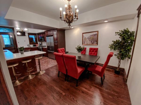Luxurious classic Gold coast villa for 12 guests, Chicago